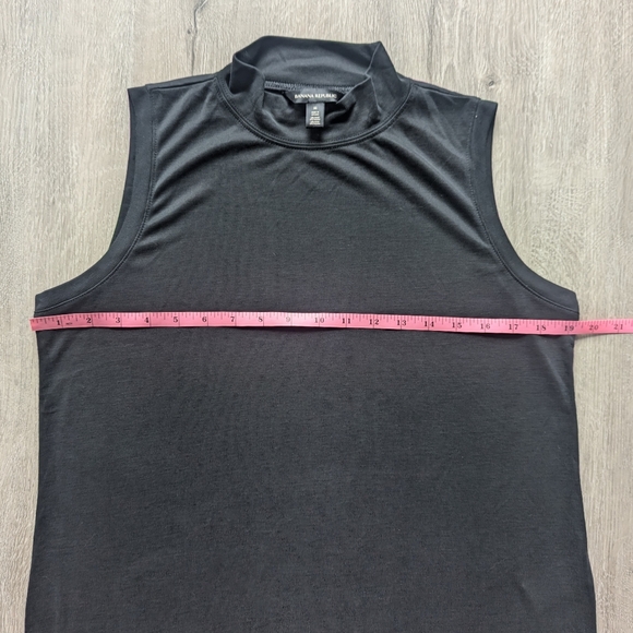 Black Sleeveless Mockneck Top - Picture 4 of 6